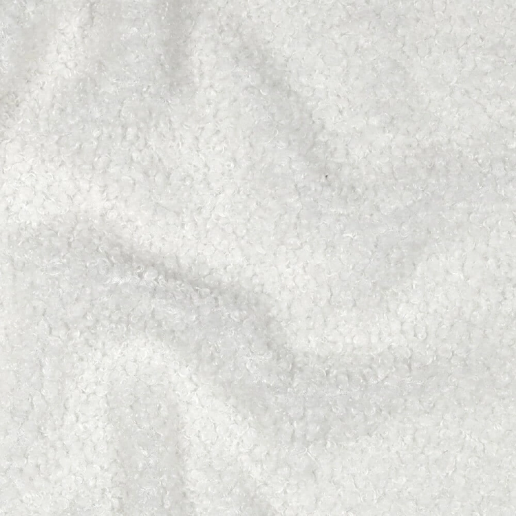 Miękkie i puszyste sztuczne futerko w odcieniu śmietankowym, idealne do szycia odzieży lub dodatków