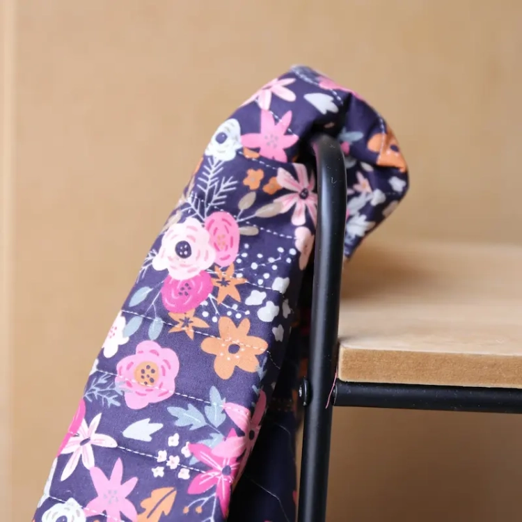 Tkanina Pikowana w Kwiaty Bouquet