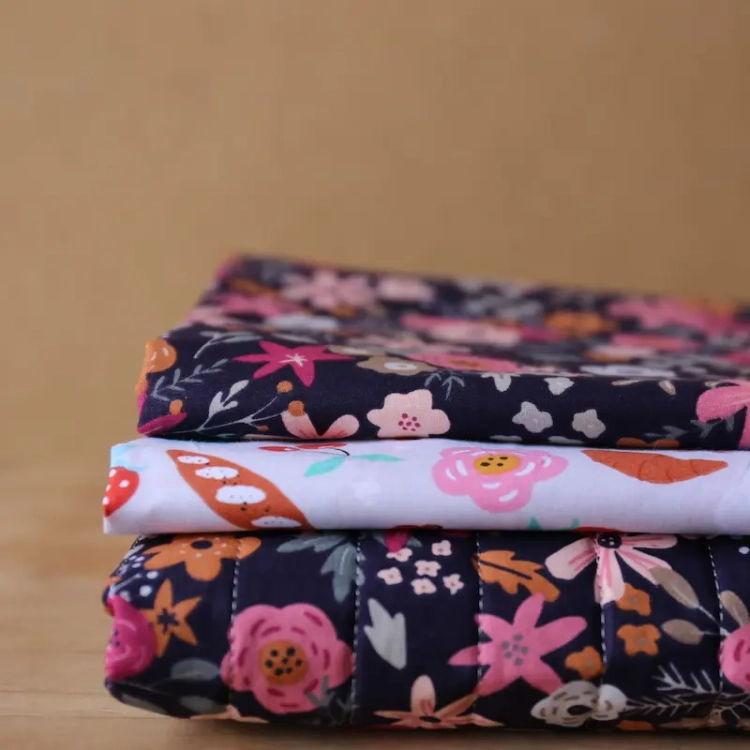 Tkanina Pikowana w Kwiaty Bouquet