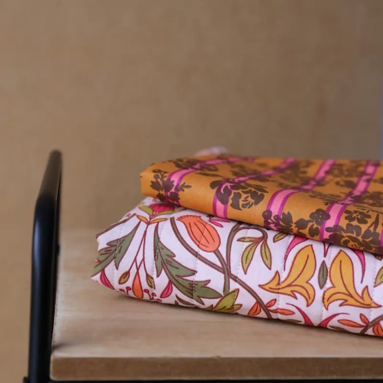 Tkanina Pikowana w Kwiaty Julietta