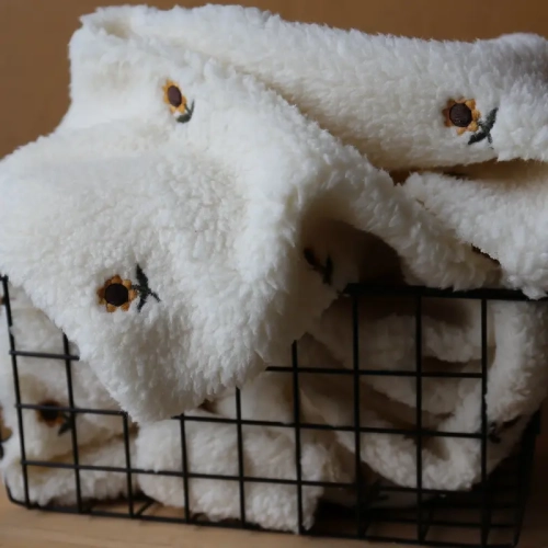 Sztuczne Futerko z Haftem - Słoneczniki