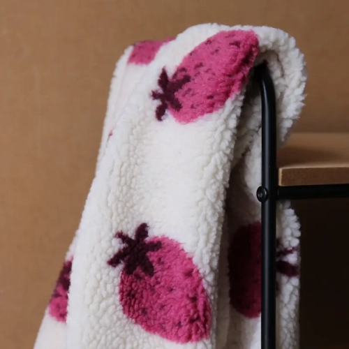 Sztuczne Futerko W Truskawki