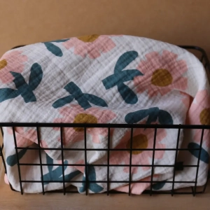 Muślin Double Gauze Organic Daisy Ecru – nadruk botaniczny na organicznej bawełnie