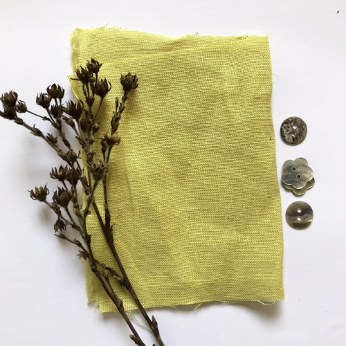 Len krawiecki zmiękczany w kolorze jasnej ochry