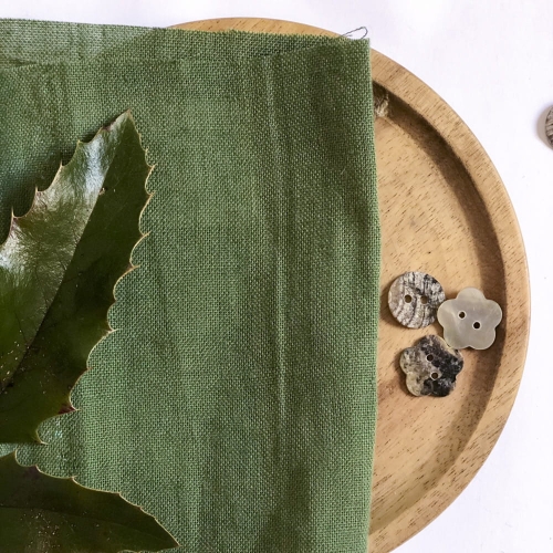 Tkanina lniana w kolorze jasnej zieleni