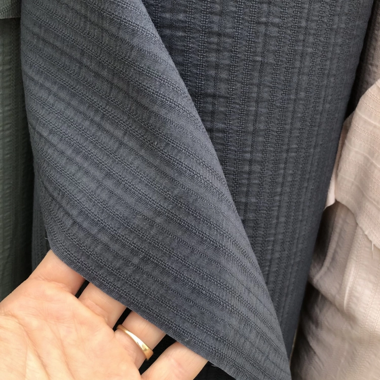 Bawełniana tkanina z fakturą w kolorze grafitowym