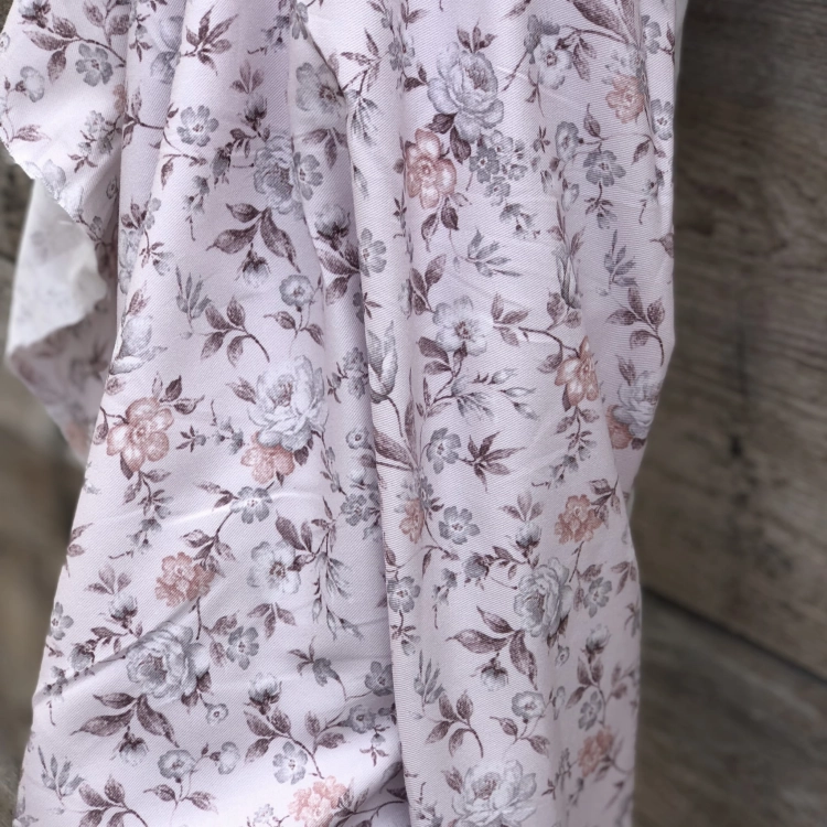 Szarowrzosowa tkanina bawełniana typu twill