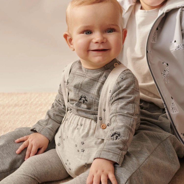long-sleeve-t-shirt-with-kangaroo-pocket-1-02-5510-katia-g.jpg