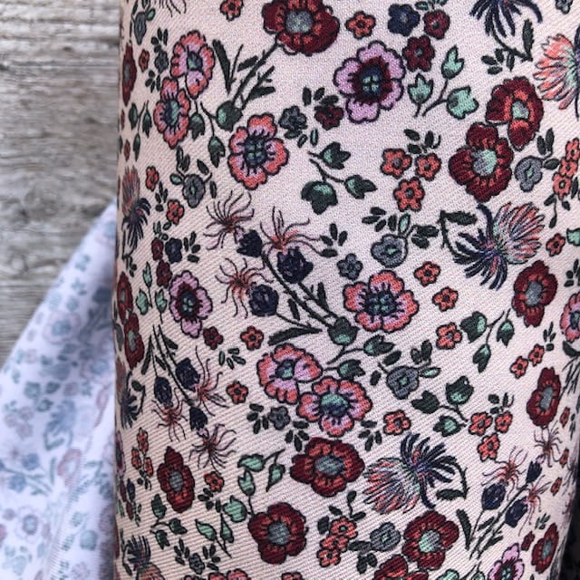 will wiskozowy w kwiaty