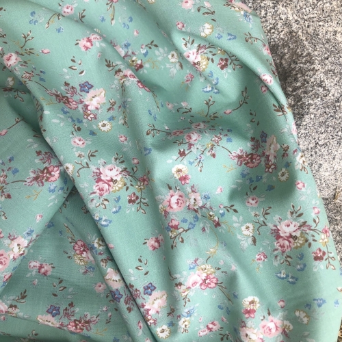 Tkanina w kwiaty miętowa