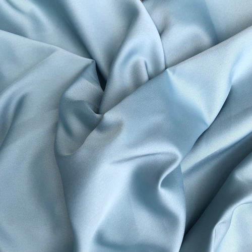 Satyna w kolorze jasnego turkusu