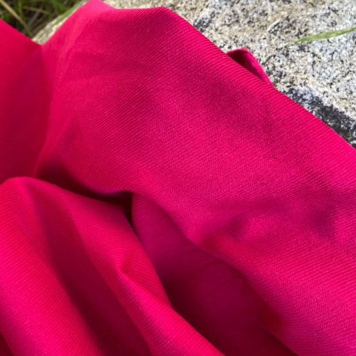 Drobny sztruks malinowy