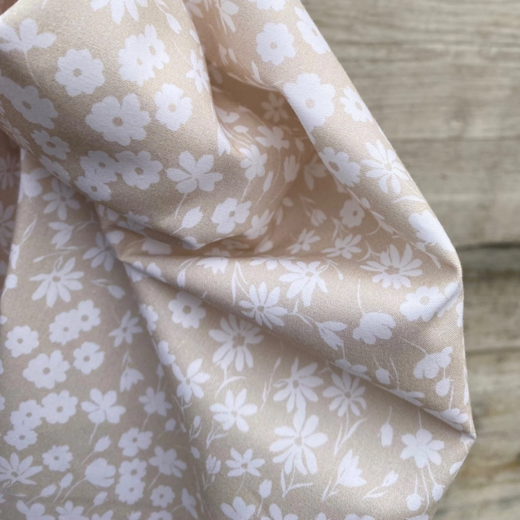 Deliaktna tkanina beżowa