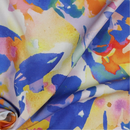 Tkanina z wiskoza w abstrakcyjne, kolorowe wzory