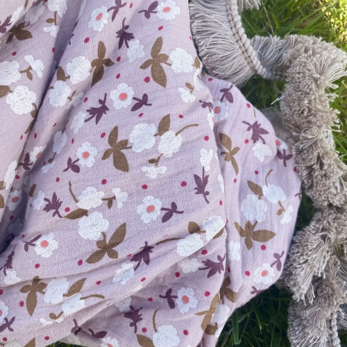 Uroczy muślin drukowany w kwiaty