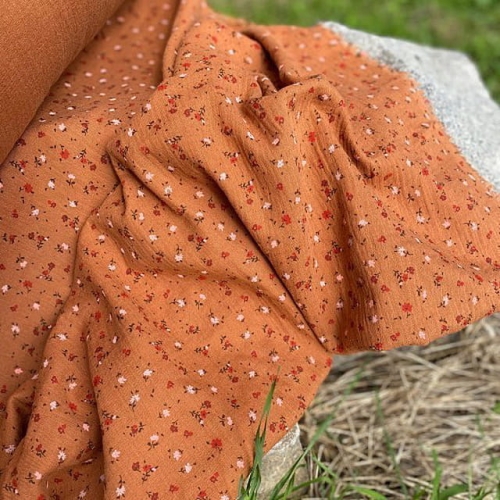 Muślin drukowany rdzawy bio mami