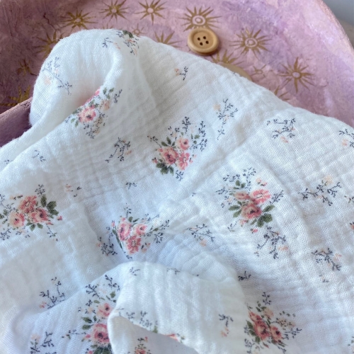 Muślin w różyczki