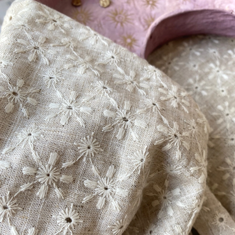 Tkanina Lnina z haftem