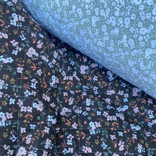 Tkanina pikowana w kwiatuszki