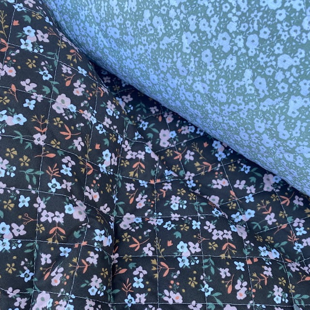 Tkanina pikowana w kwiatuszki