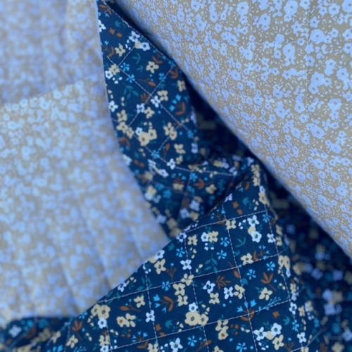 Tkanina w kwiaty pikowana