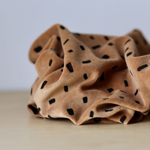 Welur W geometryczne plamki