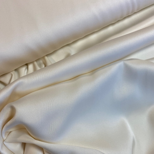 Piękna satyna w kolorze waniliowym