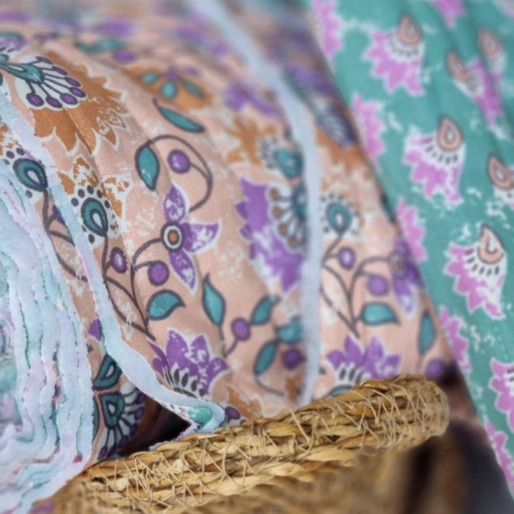 Tkanina Pikowaną w kwiaty