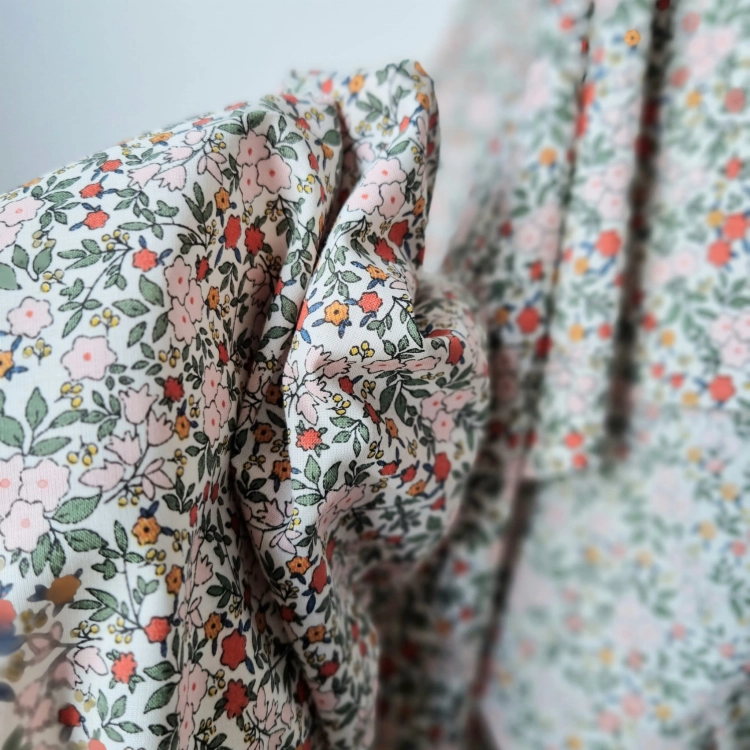 Delikatny batyst w kwiatuszki