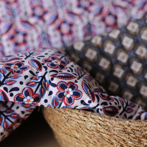 Tkanina pikowan w  kwiaty