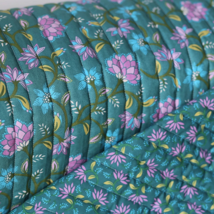 tkanian w kwiaty pikowana