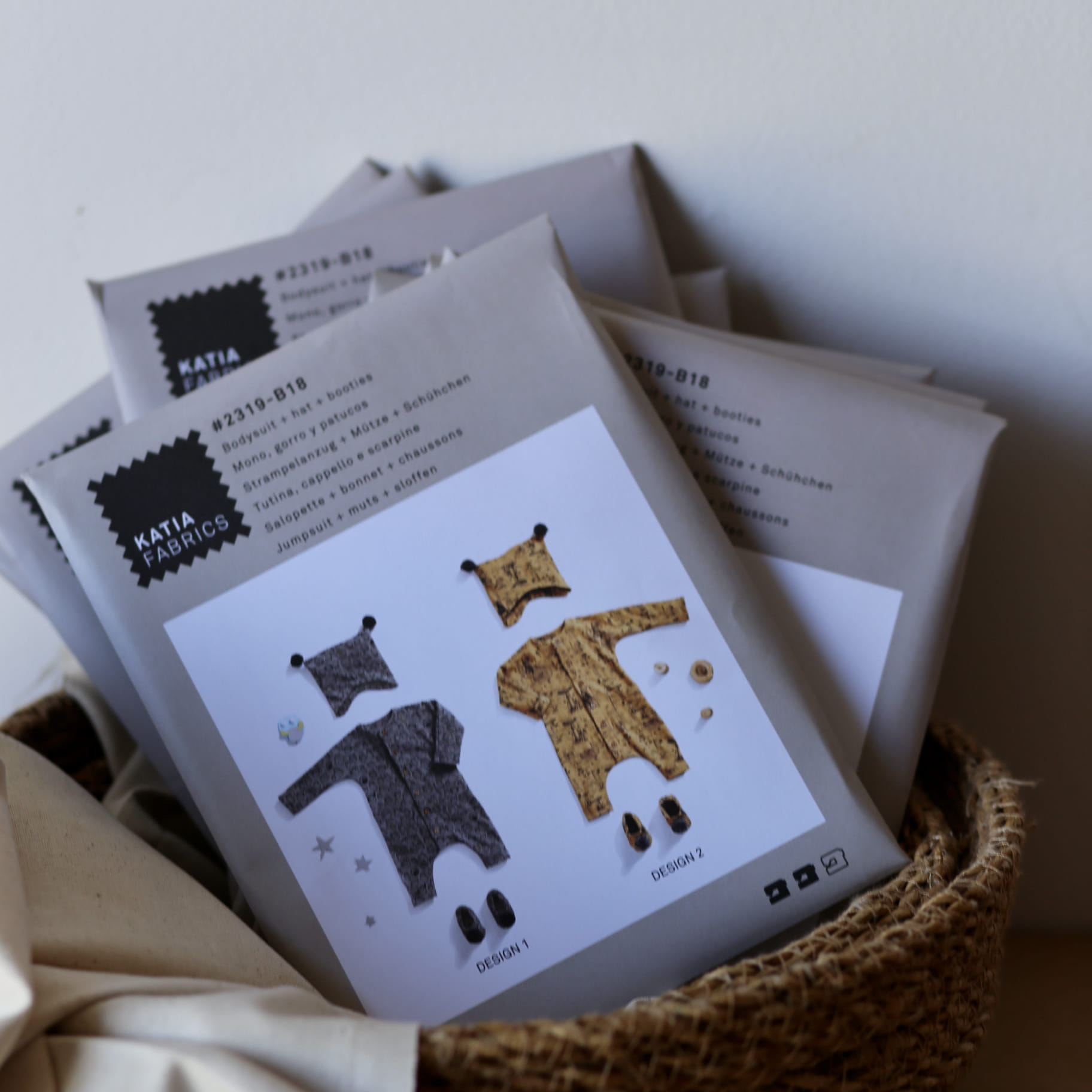 Katia Wykrój Kombinezon + Czapka + Buciki